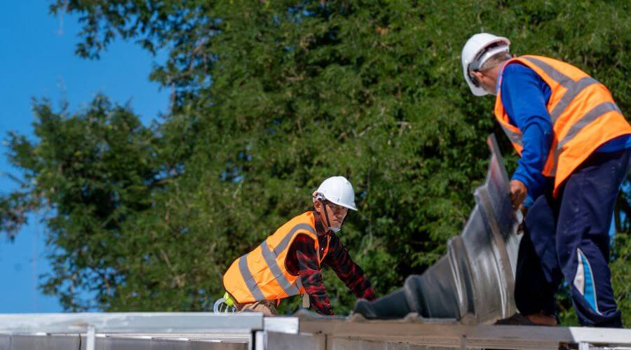 Professional gutter cleaning in Woody, CA